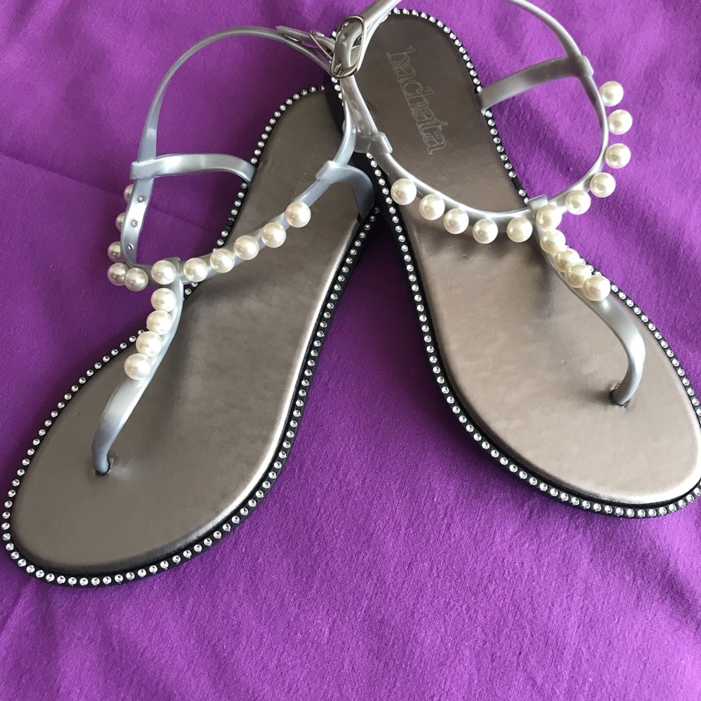 Summer sandals with pearls